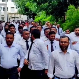 শিক্ষানবিশ নারী আইনজীবীর মাথা ফাটানো বিচারকের অপসারণ চেয়ে বিক্ষোভ