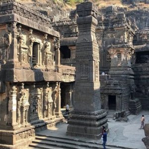 অজন্তা-ইলোরা: দেখা হয় নাই চক্ষু মেলিয়া