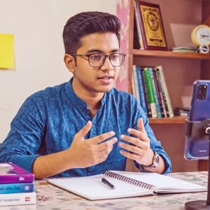 চাকরির বাজারে ইংরেজি বলার দক্ষতা উন্নত করবেন যেভাবে