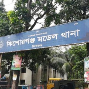 স্কুলছাত্র নিহতের খবরে উদ্ধারে গিয়ে পুলিশ সদস্য দেখেন লাশটি তার ছেলের