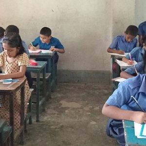 মা-বাবা কেন সন্তানদের সরকারি প্রাথমিক বিদ্যালয়ে দিতে চান না?