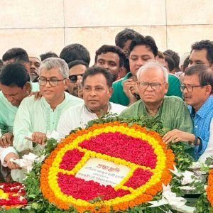 জিয়াউর রহমানের সমাধিতে বিএনপির ১২ নেতার শ্রদ্ধা