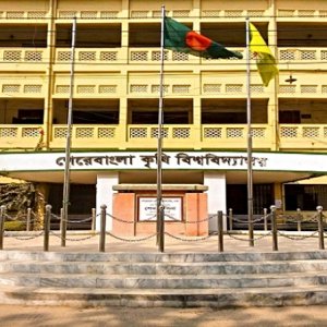 বক্তব্য দিতে না দেওয়ায় নবীনবরণ বর্জন শিবির ও বৈষম্যবিরোধীদের