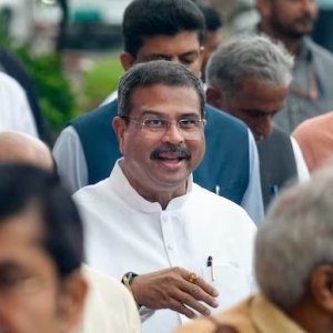 বড় লক্ষ্য অর্জনে কি ধর্মেন্দ্র প্রধানকে বলির পাঁঠা বানালেন মোদি