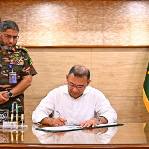 সেনাবাহিনীর কর্মকর্তাদের পদোন্নতিতে রাজনৈতিক মতাদর্শের ঊর্ধ্বে থাকার আহ্বান প্রধানমন্ত্রীর