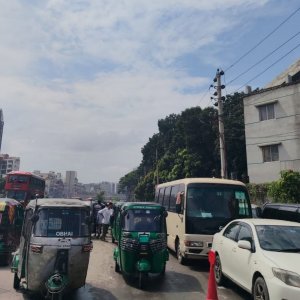 রাজধানীতে বাস-সিএনজির সংখ্যা অর্ধেক হয়ে গেলো কেন