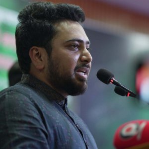 এনসিপির গাড়িবহরে হামলাকারী ‘সন্ত্রাসীদের’ গ্রেফতারের দাবি নাহিদের