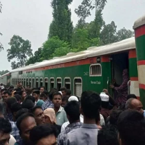সিরাজগঞ্জে ট্রেনের বগি লাইনচ্যুত, ঢাকার সঙ্গে উত্তরাঞ্চলের রেল যোগাযোগ বন্ধ