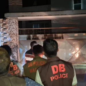 সাকিব আল হাসানের বাড়িতে পেট্রোল বোমা নিক্ষেপ