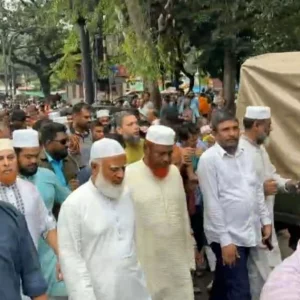 জামায়াত আমিরের নেতৃত্বে সচিবালয় অভিমুখে ১১ দলীয় ঐক্য, আটকে দিলো পুলিশ 