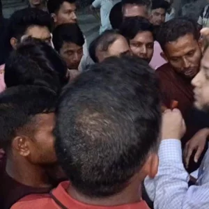 ফ্যামিলি কার্ডের সুপারভাইজার নিয়োগ নিয়ে ইউএনওকে অবরুদ্ধ