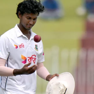 অস্ট্রেলিয়ায় হাসান মাহমুদের ৪ উইকেট
