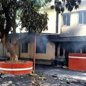 থানা থেকে লুট করা ২২টি আগ্নেয়াস্ত্র কার কাছে, দুই শতাধিক গাড়ি কোথায়? 