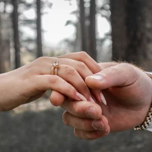 যে হাত ধরে পথ চলা, সেই হাত ধরারও আছে বিশেষ দিন