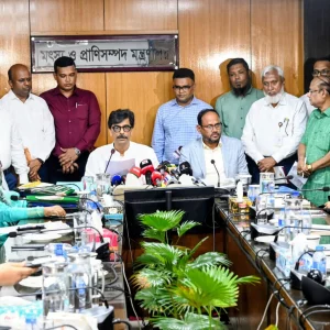 গবেষণাগার থেকে খামারে যাচ্ছে দুই ভ্যাকসিন