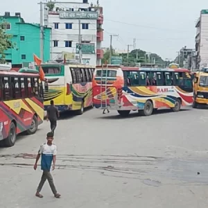পুলিশকে থাপ্পড় দেওয়া শ্রমিকনেতার জন্য দিনাজপুরে পরিবহন ধর্মঘট