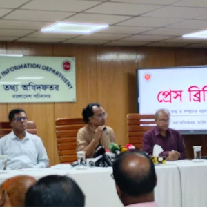 ভারতের সঙ্গে সম্পর্ক হবে নতুন বাস্তবতায়, ১৭ বছরের ধারায় নয়: তথ্য উপদেষ্টা 