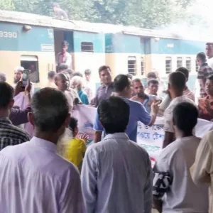 অবরোধকারীদের সরিয়ে দিয়েছে পুলিশ, ঢাকা-ময়মনসিংহ রুটে ট্রেন চলাচল স্বাভাবিক