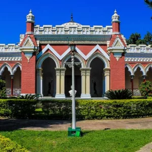 রাজকীয় আমলের স্মৃতি নিয়ে দাঁড়িয়ে দিঘাপতিয়া রাজবাড়ি