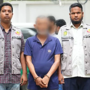 নিয়োগপত্র থেকে হাজিরা খাতা সবই নকল, দিতেন প্রথম মাসের বেতনও!