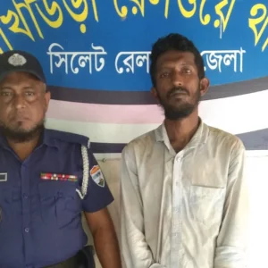 রেললাইনের নাট-বল্টু খুলে নেওয়া কর্মচারী কারাগারে