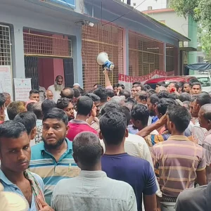 ১৩৫০ টাকার সার ১৭০০ টাকায় কিনছেন কৃষকরা, সিন্ডিকেটের নেপথ্যে কারা