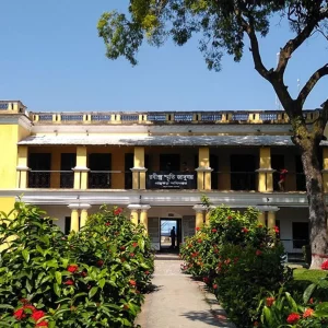 রবীন্দ্রস্মৃতির টানে ঘুরে আসুন শাহজাদপুরের কাচারিবাড়ি