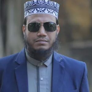 এবার নিজেকে সরকার দাবি করে যা বললেন আমির হামজা