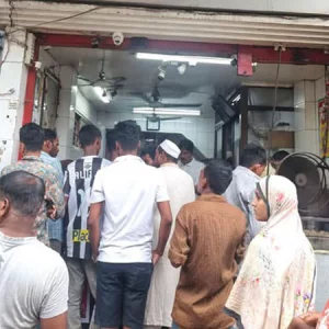 চুলা জ্বলে না, ডিম-পরোটার দোকানে ভিড়