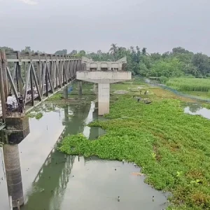 চাঁপাইনবাবগঞ্জে ভোগান্তিতে লাখো মানুষ