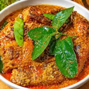 সরিষার ঝাঁঝে লেবুপাতার সুবাসে রুই মাছ