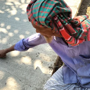 ১৪ কোটি টাকার সড়কে ঢালাইয়ের পরই ফাটল, ঠিকাদার বললেন ‘মাটি ভালো নয়’