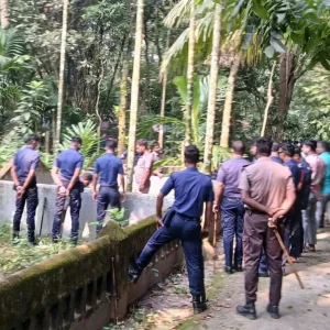 দুই বছর পর কবর থেকে তোলা হলো সেলিম খান ও তার ছেলের মরদেহ