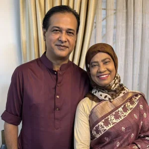 আসিফের গাড়িতে গুলি, ফেসবুক পোস্টে কী বললেন স্ত্রী