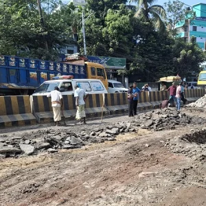 রংপুরে প্রধানমন্ত্রীর সফর ঘিরে সংস্কার করা সড়ক দুই দিনেই বেহাল, অনিয়মের অভিযোগ স্থানীয়দের
