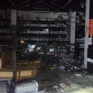 নাটোরের গুরুদাসপুরে শাকিলের জানাজার পর মিছিল থেকে দোকানে হামলা ও লুটপাট