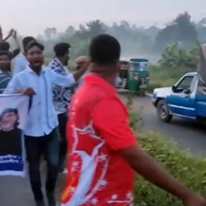 সিরাজগঞ্জে মহাসড়কে পুলিশের গাড়ির সামনে যুবলীগের মিছিল, এএসআইসহ চার পুলিশ প্রত্যাহার