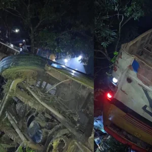 পাটকেলঘাটায় লংমার্চের বাস পুকুরে: পথচারী নিহত, আহত অর্ধশতাধিক, উদ্ধারকাজ চলছে