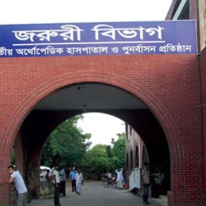 পল্টনে সাবেক সিআইডি প্রধানের গাড়ির ধাক্কায় রিকশাচালক গুরুতর আহত, গাড়ি চালাচ্ছিলেন ছেলে