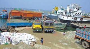 আশুগঞ্জে পৌঁছেছে ভারতীয় চালবাহী জাহাজ, খালাসের পর যাবে ত্রিপুরায়