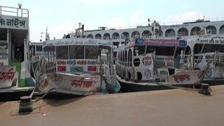 নৌযান-শ্রমিকদের-কর্মবিরতিতে-অচল-বরিশাল-নৌবন্দর