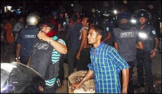 ৮ গ্রামের ভয়াবহ সংঘর্ষে পুলিশসহ আহত শতাধিক
