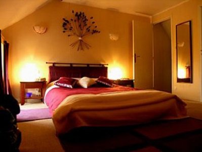 Inspiration-Warm-Bedroom-Ideas-With-Warm-Bedroom-Colors-With-Lighting-From-Table-Lamps-Concept