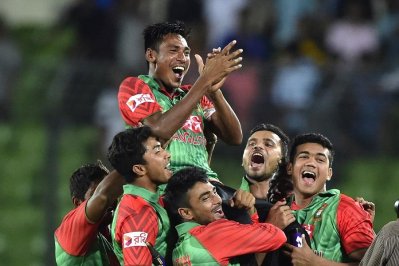 মুস্তাফিজকে ঘিরে জাতীয় দলের ক্রিকেটারদের উল্লাস