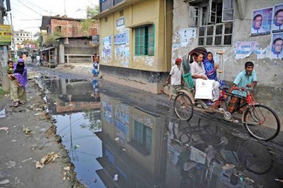 রাজধানীতে সড়কের বেহাল দশা