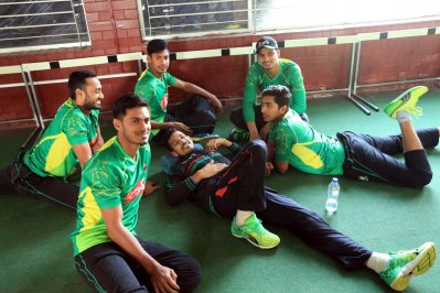 রবিবার অনুশীলনের ফাঁকে হালকা মেজাজে টাইগাররা