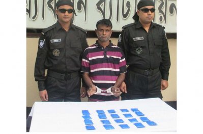 ইয়াবাসহ মাদক ব্যবসায়ী গ্রেফতার