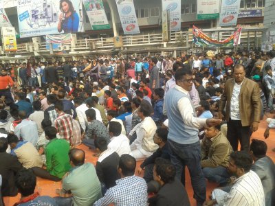 বঙ্গবন্ধু অ্যাভিনিউয়ে আওয়ামী লীগের কর্মীরা