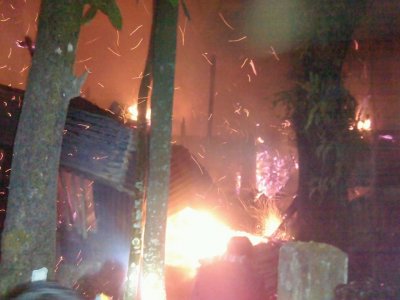 হাজীগঞ্জে ৮ গোডাউনে অগ্নিকাণ্ড