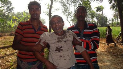 ক্ষতিগ্রস্ত কৃষকদের একজন